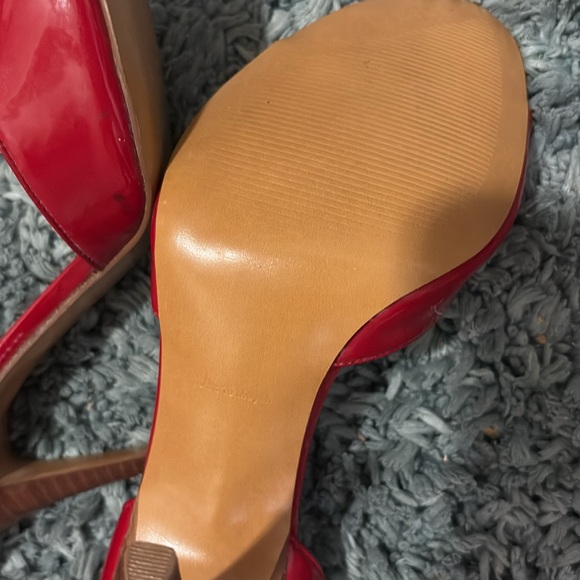 Guess heels exterior looks brand new, patent leather - Picture 3 of 5